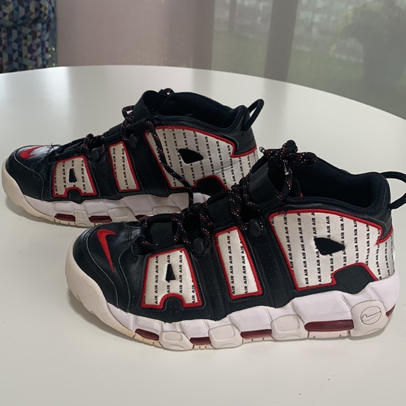 Nike Air More Uptempo Pinstripe AV7947-001

BLACK/WHITE-UNIVERSITY - Picture 3 of 6